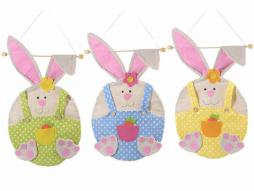 Osterdeko zum Aufhängen "Osterhase mit Strampler"